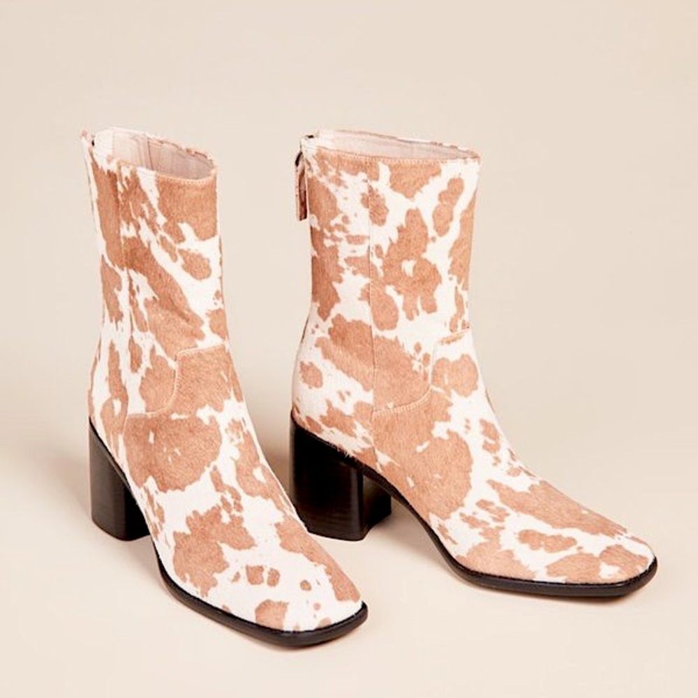 INTENTIONALLY BLANK
PG BOOT MOO
Taupe/Tan/Brown
Size 5